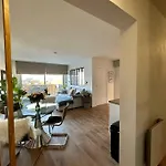 Cosy 68m2 Lumineux Avec Balcon - Garage Prive アパート *